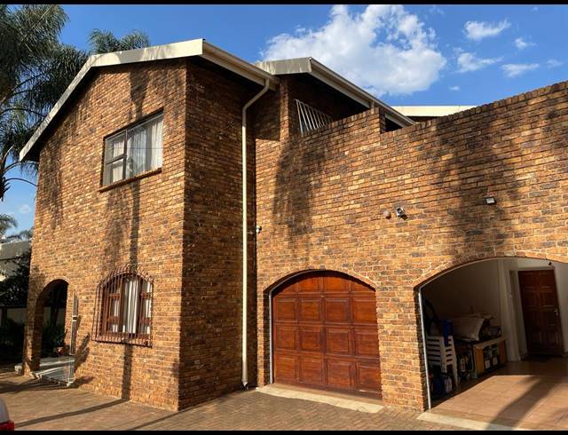 5 BEDROOM HOUSE TO LET IN BEDFORD GARDENS